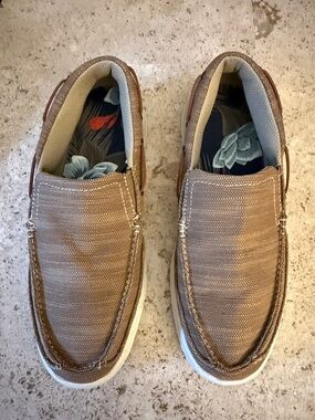 Tan Men’s fabric slip-one size 8-1/2